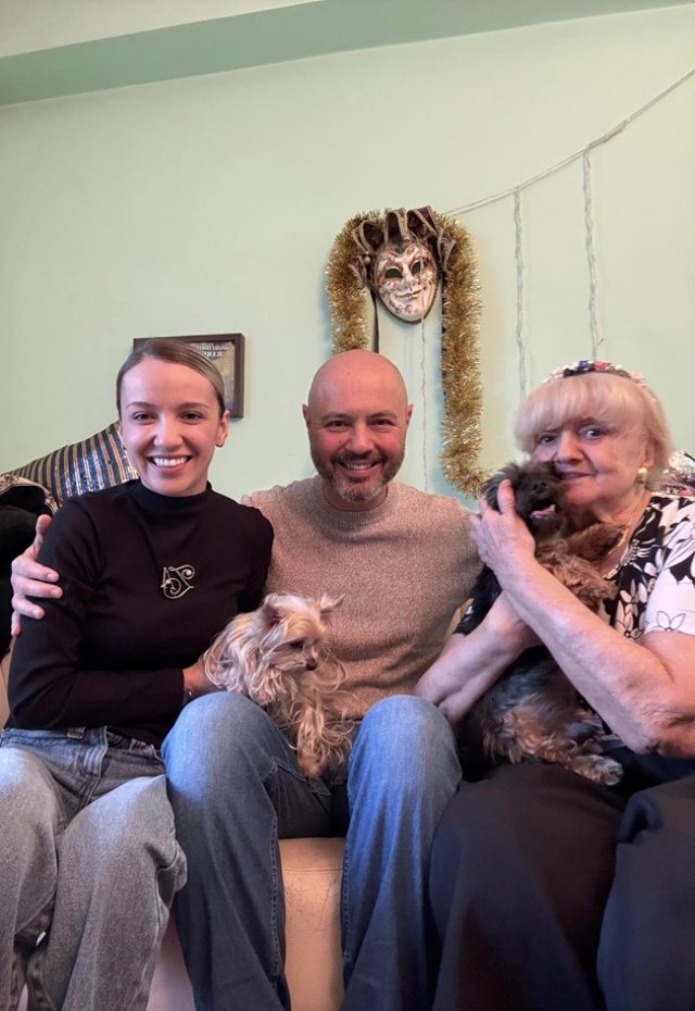 Camelia Mitoșeru își pregătește fiul pentru moartea ei. „Te rog frumos să nu mă plângi. Când am să mor…". A fost operată pe creier de două ori