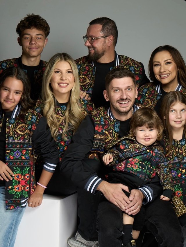 piesele-vestimentare-reinterpretează-într-un-mod-modern-elemente-din-ținutele-tradiționale-românești. Este un proiect în colaborare cu brandul Vladila