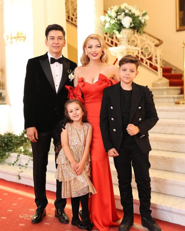 Fiul Elenei Gheorghe i-a cucerit pe fanii mamei sale. Nicholas are 14 ani și cântă impecabil la pian. A împlinit 14 ani la finalul lui 2025