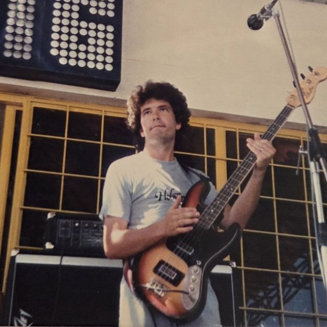 Moment extrem de emoționant la concertul trupei Holograf. Fiul regretatului Mugurel Vrabete a urcat pe scenă. Tânărul a scris un mesaj emoționant pe rețelele sociale despre tatăl său