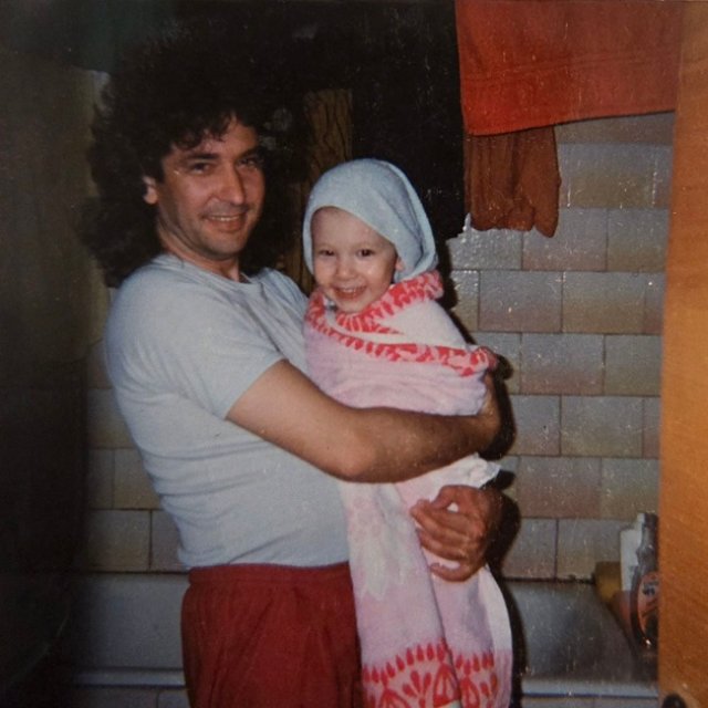 Moment extrem de emoționant la concertul trupei Holograf. Fiul regretatului Mugurel Vrabete a urcat pe scenă și a publicat o imagine cu cei doi