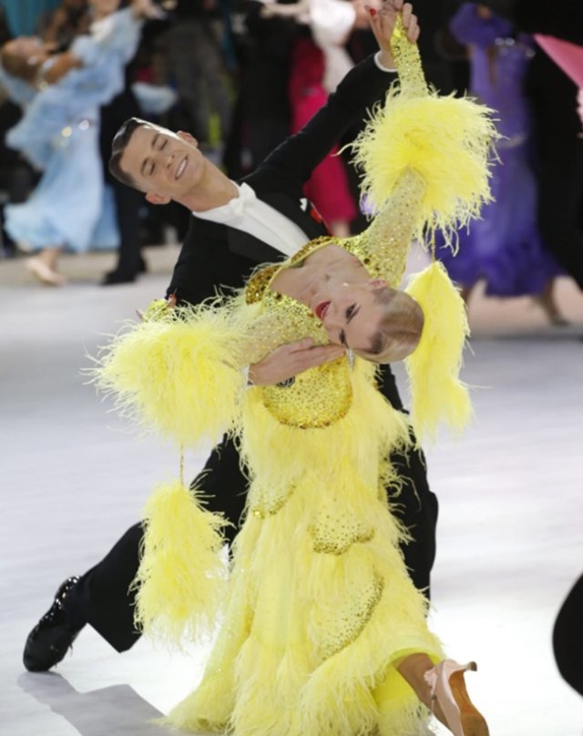 Cine este femeia nelipsită din viața lui Rareș Cojoc. Andreea Popescu susține că și-ar fi „împărțit” soțul cu ea. Dansatoarea are 30 de ani