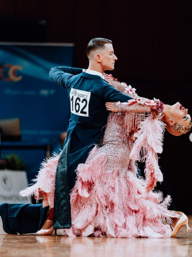 Cine este femeia nelipsită din viața lui Rareș Cojoc. Andreea Popescu susține că și-ar fi „împărțit” soțul cu ea. Cei doi se antrenează mult timp împreună