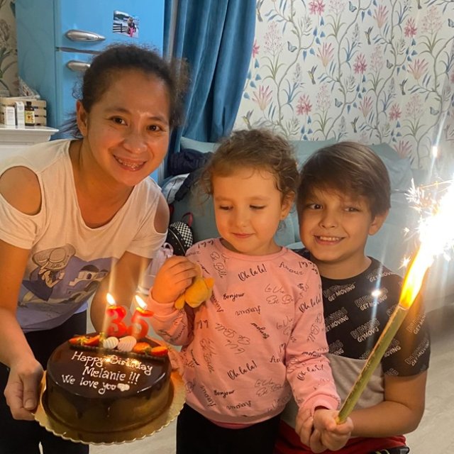 Elena Gheorghe a făcut anunțul despărțirii în lacrimi. "Astăzi ne luăm rămas bun". Vedeta recunoaște că bona copiilor a devenit parte din familie