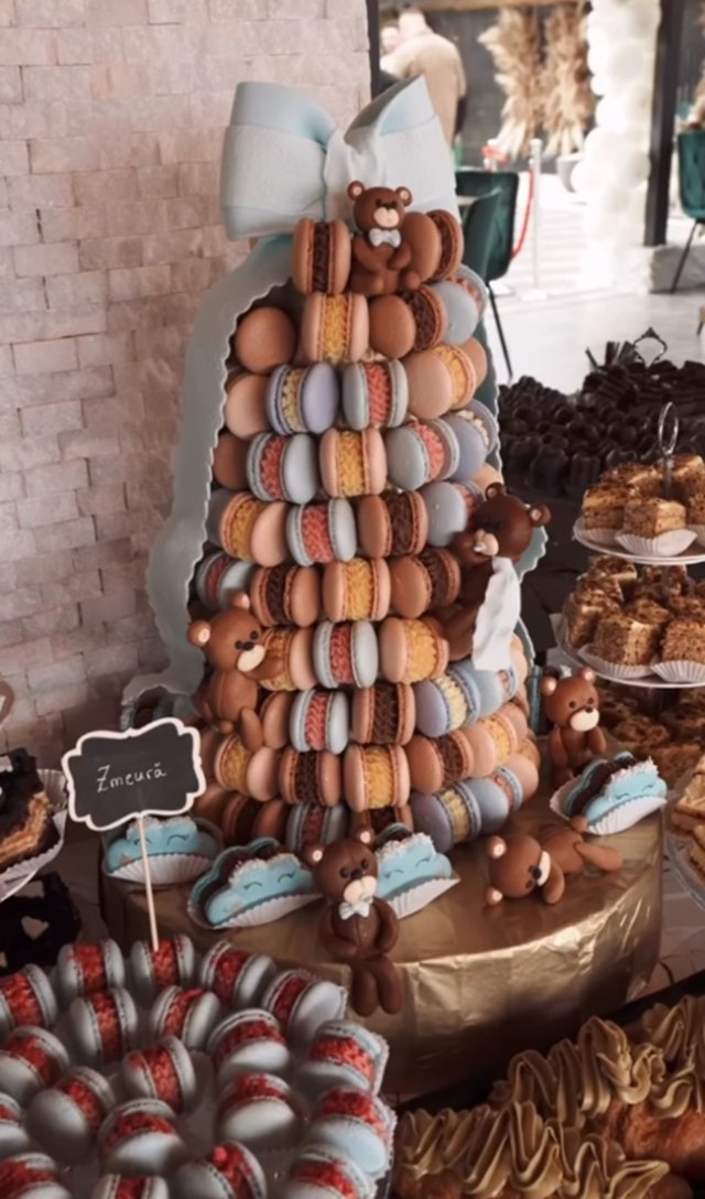 Denisa și Iancu Sterp, ținta comentariilor răutăcioase după ce și-au binecuvântat copilul în altă religie și nu l-au mai botezat creștinește. "Copilul ăsta e păgân". Familia s-a bucurat de eveniment, în ciuda criticilor primite