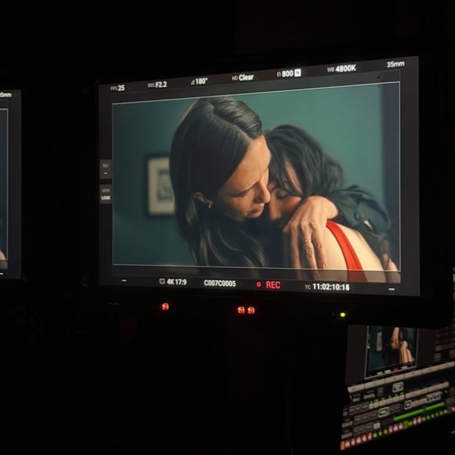 Adela Popescu revine la "prima ei iubire". Va fi colegă de platou cu Tudor Chirilă și Dragoș Bucur. Le-a spus urmăritorilor din online că lucrează la un nou proiect