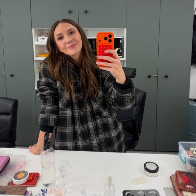 Adela Popescu revine la "prima ei iubire". Va fi colegă de platou cu Tudor Chirilă și Dragoș Bucur. Cei doi sunt personajele principale