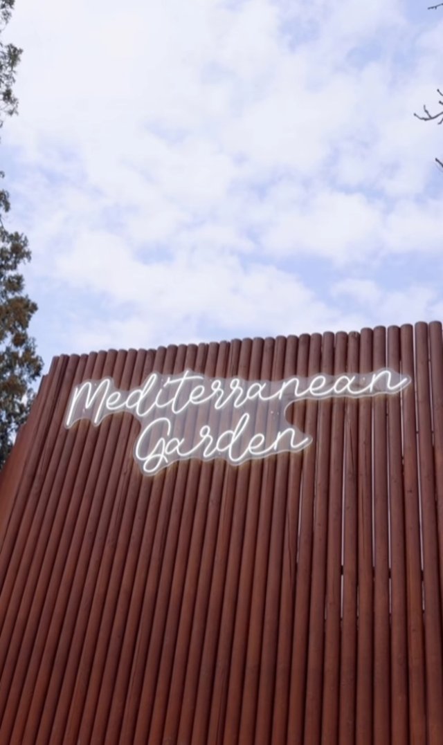 E oficial! Dorian Popa se însoară. Ce decor a dorit aleasa lui pentru ziua cea mare. Mirii au ales Salonul Mediteranean de la Bokaa Events