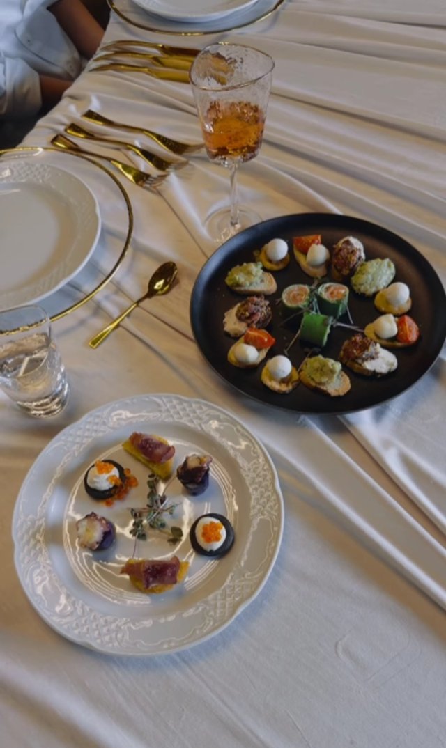 E oficial! Dorian Popa se însoară. Ce decor a dorit aleasa lui pentru ziua cea mare. Pe masă vor fi farfurii transparente cu detalii aurii