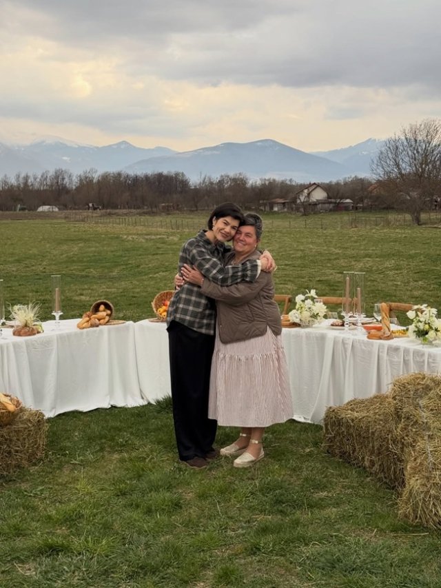 Mama Geta, cea mai răsfățată mamă din România! Ce cadou de zeci de mii de euro i-au făcut copiii ei, care i-au organizat și o masă festivă