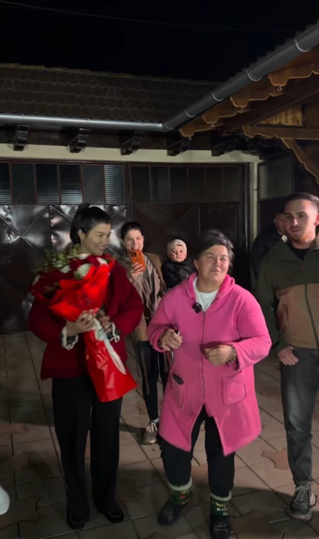 Mama Geta, cea mai răsfățată mamă din România! Ce cadou de zeci de mii de euro i-au făcut copiii ei. I-au cumpărat o mașină de lux