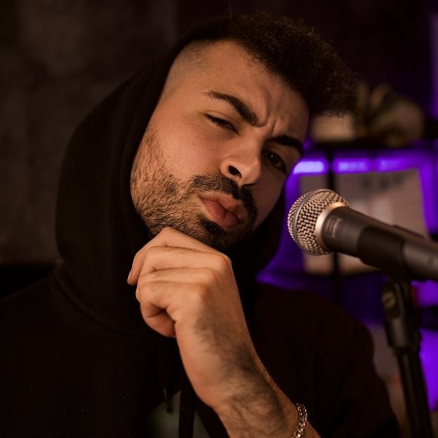 Cine este noul iubit al Ramonei Olaru. Primele imagini cu mai tânărul grec care a cucerit-o. Între ei este o diferență de vârstă de 6 ani