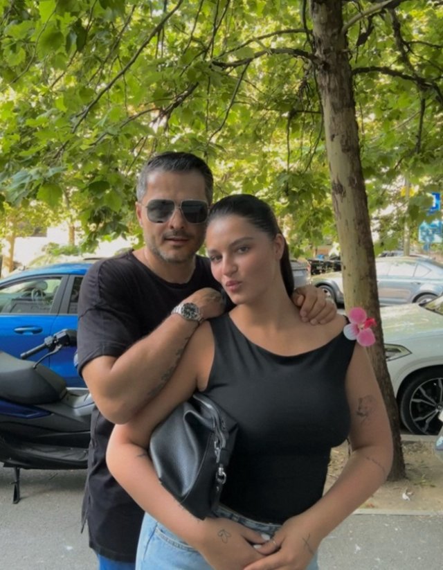 Fiica lui Liviu Vârciu, mesaj tăios pentru oamenii care îi critică alegerea de a publica imagini cu părinții ei de când erau împreună. A arătat mai multe fotografii cu ei pe TikTok