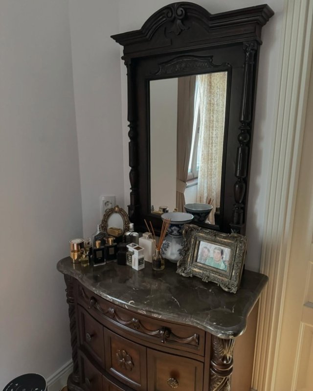 Mara Bănică trăiește pe picior mare într-o vilă de lux din centrul Bucureștiului. Cum arată casa-muzeu a jurnalistei, situată pe un etaj dintr-o casă boierească