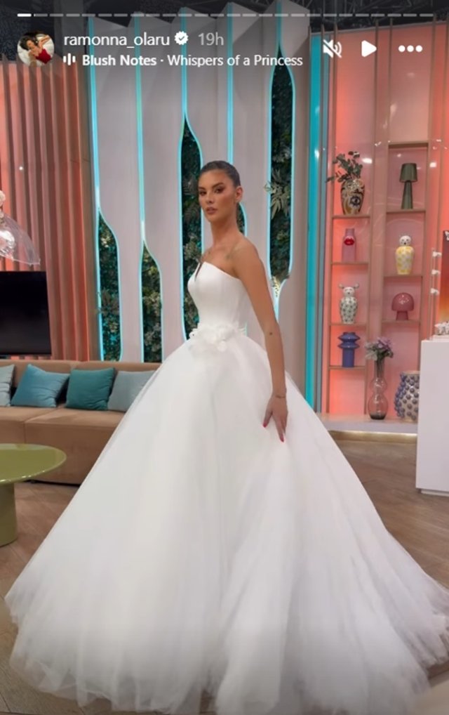 Ramona Olaru se pregătește de nuntă? A îmbrăcat deja rochia de mireasă, în cadrul unei prezentări de rochii de mireasă