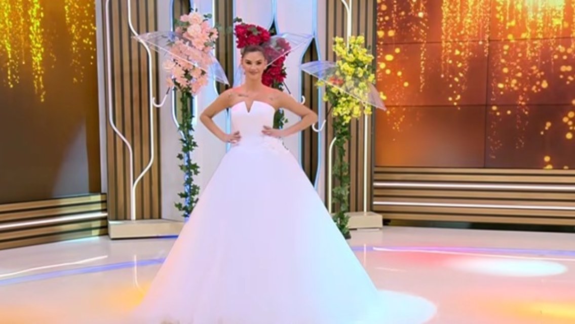 Ramona Olaru se pregătește de nuntă? A îmbrăcat deja rochia de mireasă. A mai fost căsătorită