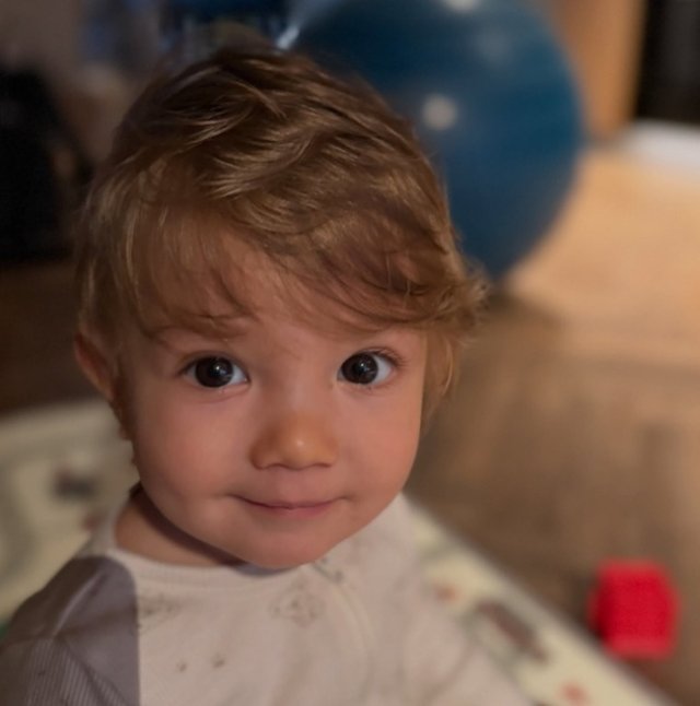 Armin Nicoară și soția sa pregătesc o petrecere de pomină pentru fiul lor. Amir împlinește 1 an. Nu vor lipsi distracțiile pentru copii