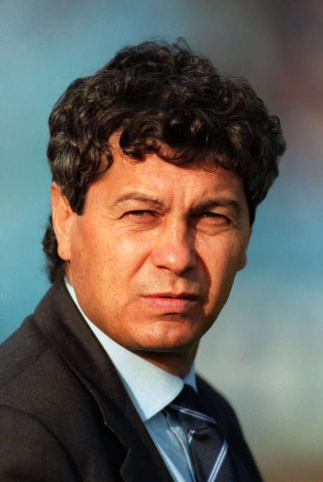Povestea uluitoare de viață a lui Mircea Lucescu. A fost copilul care nu a mai vrut să sufere de foame și a ajuns unul dintre cei mai mari antrenori de fotbal din lume. A antrenat numeroase echipe