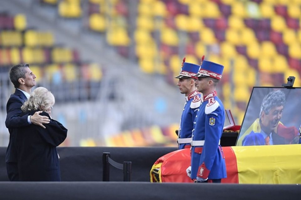 Respectul este moștenire de familie în neamul Lucescu. Ce valori a preluat Răzvan Lucescu de la tatăl său și le-a predat mai departe copiilor și nepoților. Puterea exemplului a contat în familie