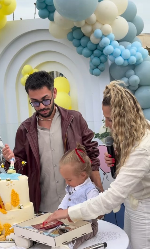 Fiul Claudiei Puican a împlinit un an și vedeta a postat un video adorabil cu micuțul. Fanii au observat imediat că Armin Nicoară lipsește. „De ce iar singură”. Au fost amândoi la petrecerea micuțului