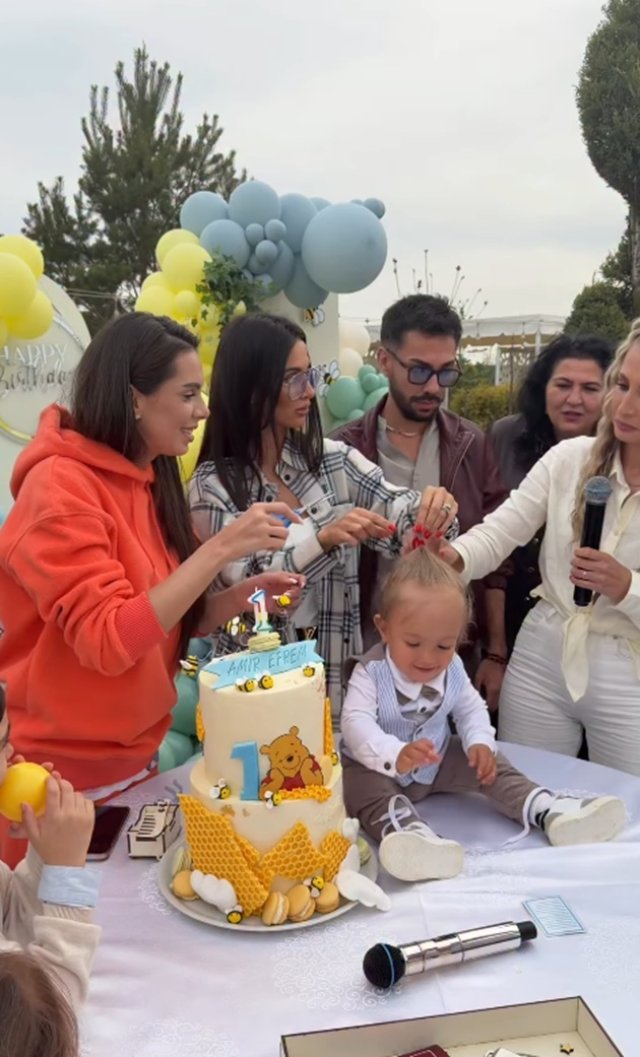 Fiul Claudiei Puican a împlinit un an și vedeta a postat un video adorabil cu micuțul. Fanii au observat imediat că Armin Nicoară lipsește. „De ce iar singură”. Georgiana Lobonț i-a tăiat moțul