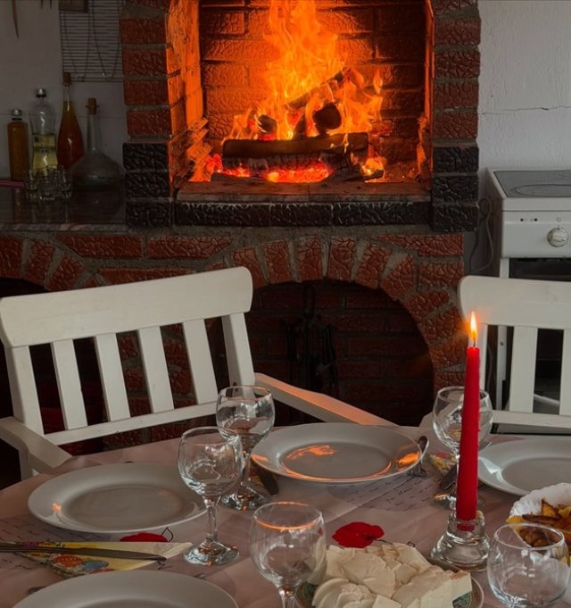 Adela Popescu și Radu Vâlcan, sărbători de vis la Șușani. „Am avut casa plină”. S-au încălzit la șemineu