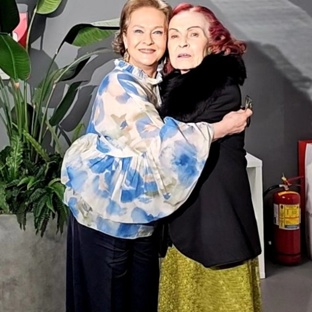 O imagine cât o mie de cuvinte! Sanda Țăranu și Mona Nicolici într-o apariție rară, dar demnă de lăudat. Au depănat amintiri