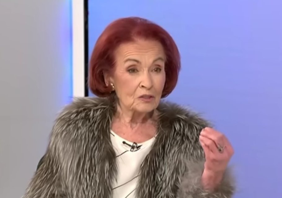 O imagine cât o mie de cuvinte! Sanda Țăranu și Mona Nicolici într-o apariție rară, dar demnă de lăudat. Este la fel de elegantă și la 87 de ani