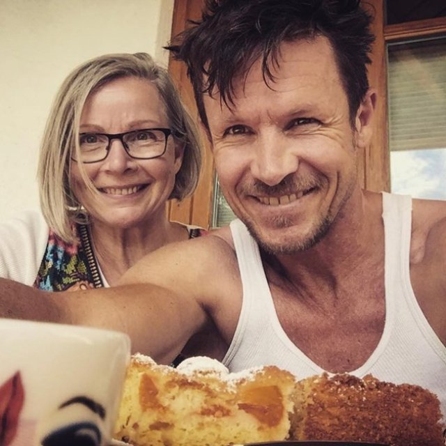 Cine sunt părinții lui Felix Baumgartner. Sunt singurii moștenitori ai averii lui, deși a avut o relație de 12 ani cu Mihaela Rădulescu. Mama îi verifica echipamentele de protecție înainte de sărituri