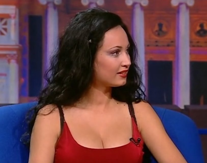 Cum arăta Nicoleta Luciu la 20 de ani. Era asistentă la Terapie Intensivă. Atunci visa să devină moașă