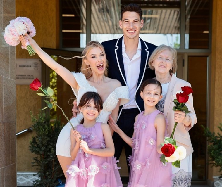 Marii absenți de la cununia Andreei Bălan cu Victor Cornea, tatăl ei și Aurelian Temișan. Ce a făcut vedeta la scurt timp după ce a spus DA. Mama ei a fost lângă ea