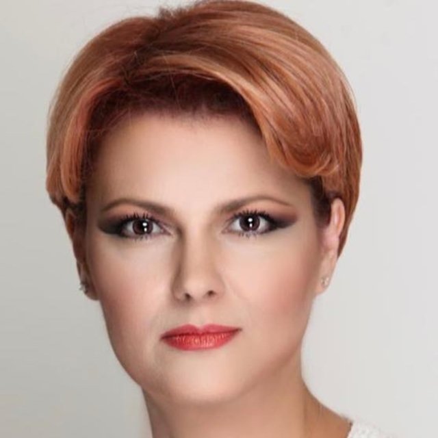 Cine este Lia Olguța Vasilescu. Primarul de la Craiova a fost cel mai tânăr deputat de Dolj. S-a născut pe 18 noiembrie 1974