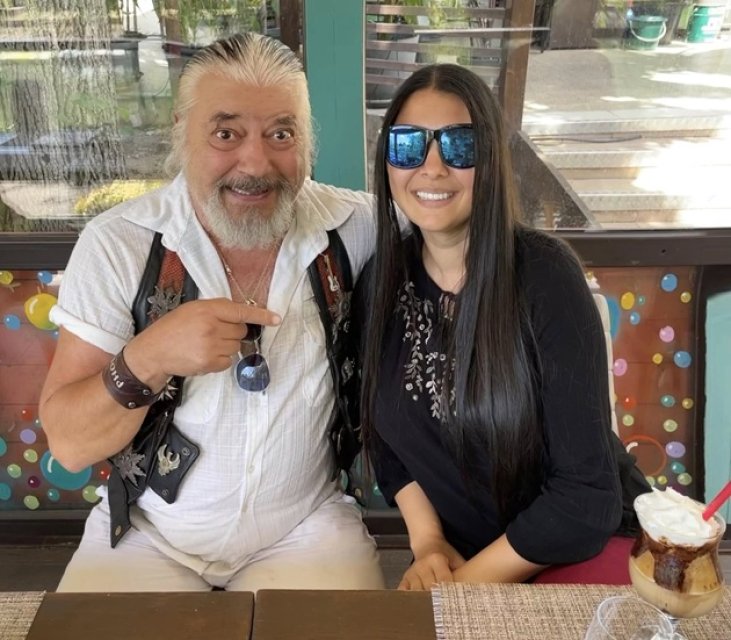 Medana Oprea, mesaj și poezie deosebită în amintirea marelui Nicu Covaci, care ar fi împlinit 79 de ani. "Astăzi, cântă îngerilor, cu aceeași chitară care a spus lumii povești". A scris mesajul pe Facebook