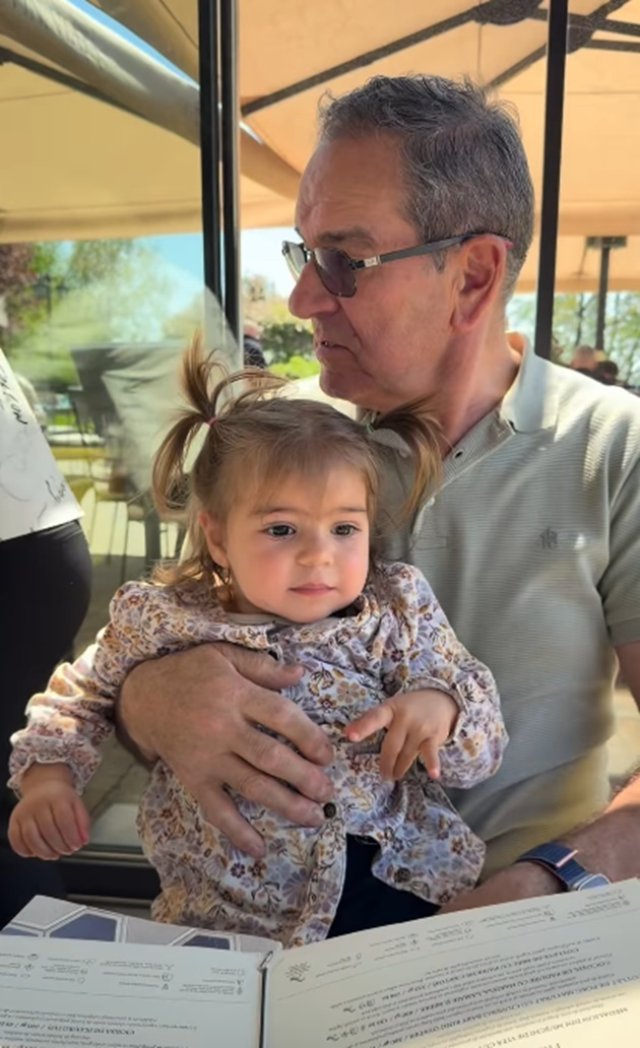 Laura Cosoi, aniversare specială pentru soacra ei. Imagini rare cu părinții lui Cosmin Curticăpean. Actrița are o relație foarte bună cu familia soțului