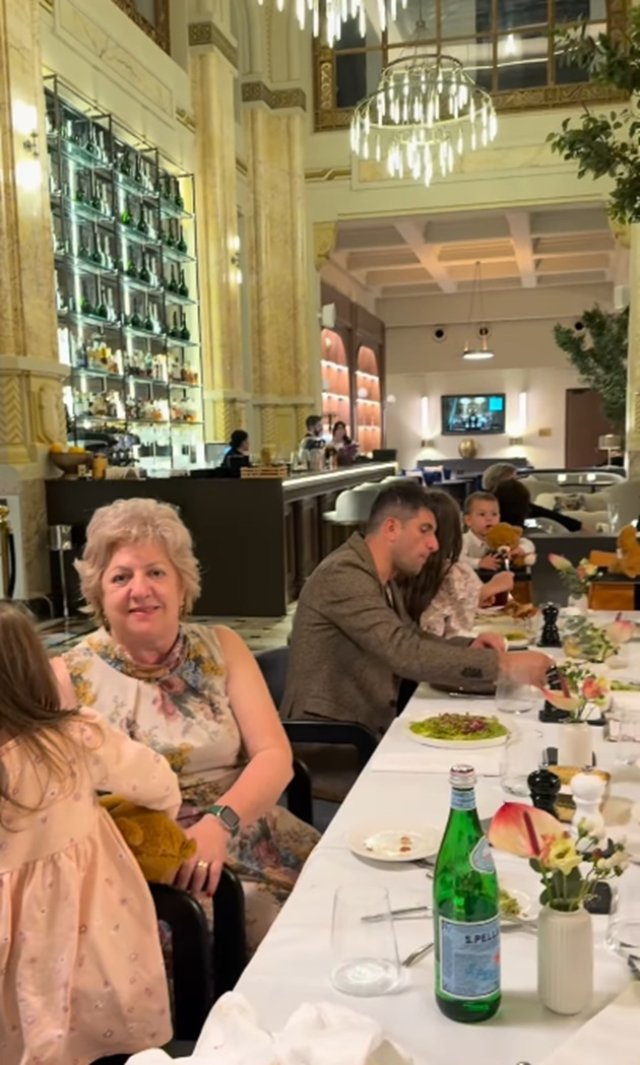 Laura Cosoi, aniversare specială pentru soacra ei. Imagini rare cu părinții lui Cosmin Curticăpean. Le-a arătat urmăritorilor cum au petrecut ziua