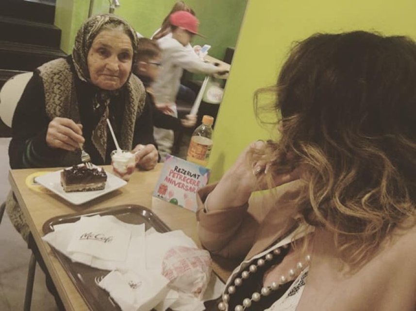 Oana Lis dă de pământ cu oamenii care o critică în online: „Câți dintre voi v-ați dus părinții sau bunicii la un restaurant?”. A transmis un mesaj dur pentru oamenii care o critică