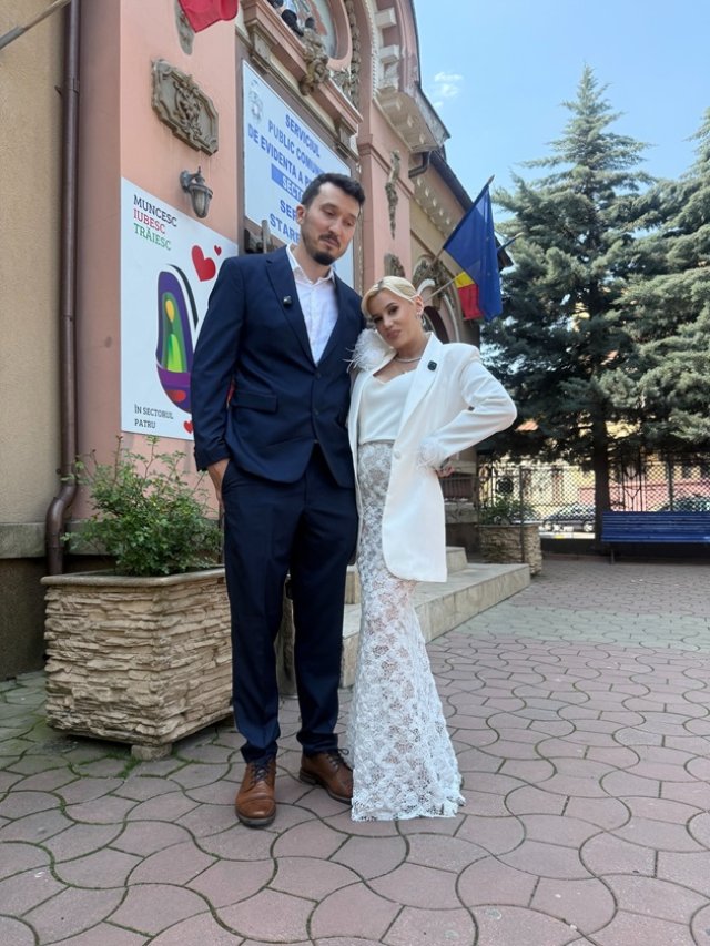 Anisia Gafton s-a căsătorit cu Florin Serghei. Primele imagini de la cununia civilă. Actrița are 42 de ani