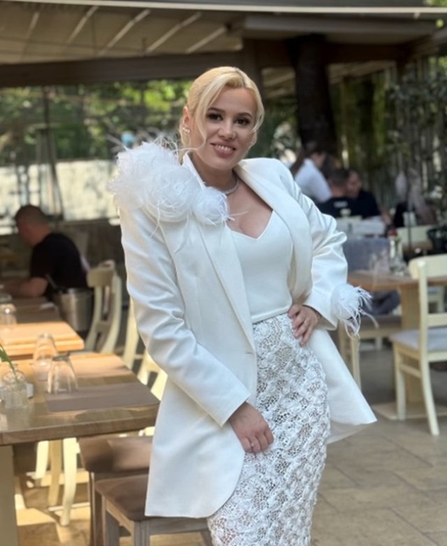 Anisia Gafton s-a căsătorit cu Florin Serghei. Primele imagini de la cununia civilă. Ea și comediantul au devenit soț și soție după aproape 10 ani de relație