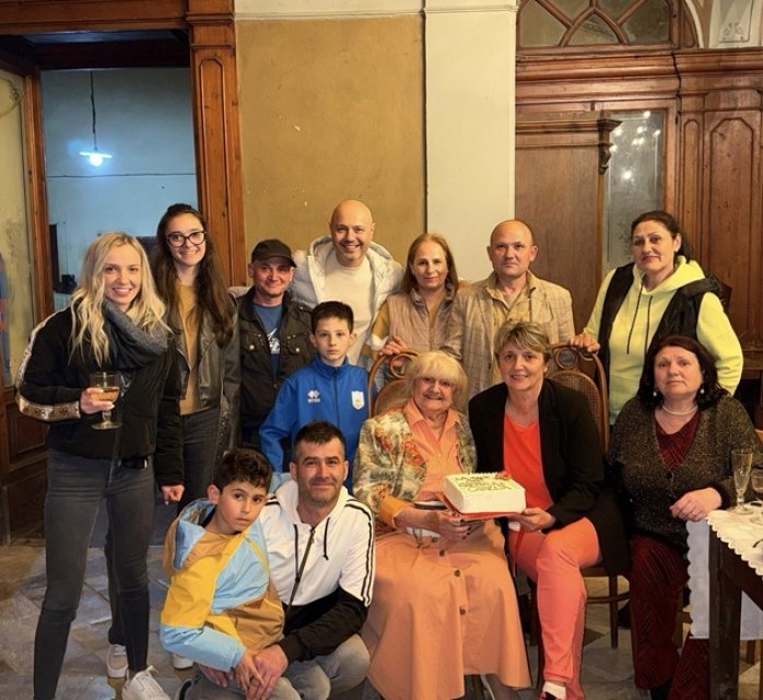 Camelia Mitoșeru, întâlnire de gradul zero cu viitoarea cuscră. O imagine cât o mie de cuvinte care arată care este relația lor. Camelia Mitoșeru a mers în Italia la cuscra ei