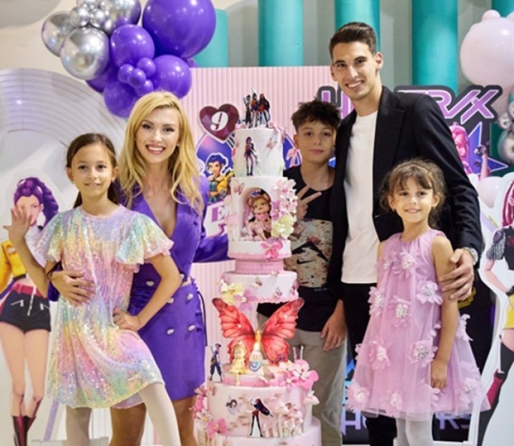 Cum arată fiul lui Victor Cornea. Luca nu a fost prezent la nunta tatălui său cu Andreea Bălan. Băiețelul se înțelege bine cu fetițele artistei