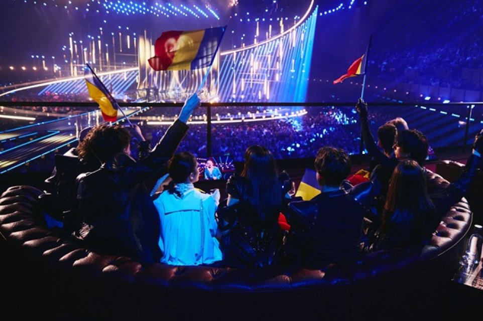 Alexandra Căpitănescu a fost așteptată de sute de români la aeroport, la întoarcerea în țară. Ce mesaj a transmis după ce a ocupat locul 3 la Eurovision 2026. Piesa ei a fost pe locul 2 în preferințele publicului