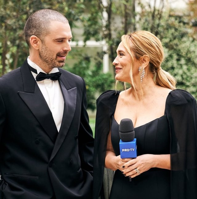 Andreea Esca, apariție de cinci stele pe covorul roșu de la Cannes 2026. A apărut la brațul lui Sebastian Stan și al lui Cristian Mungiu. A apărut la brațul celor doi titani ai cinematografiei