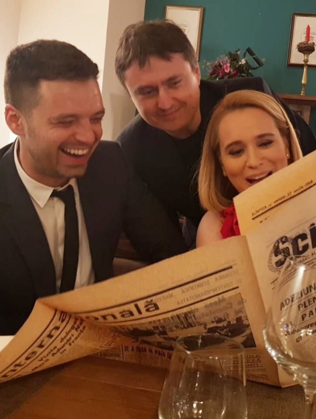 Andreea Esca, apariție de cinci stele pe covorul roșu de la Cannes 2026. A apărut la brațul lui Sebastian Stan și al lui Cristian Mungiu. I-a mulțumit personal regizorului că a invitat-o