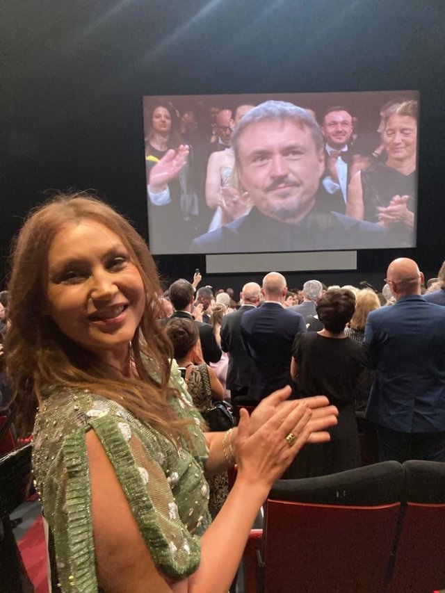 Daniela Nane, apariție de senzație pe covorul roșu de la Cannes. Ce mesaj i-a transmis lui Cristian Mungiu. L-a felicitat pe regizor, dar și pe echipa lui