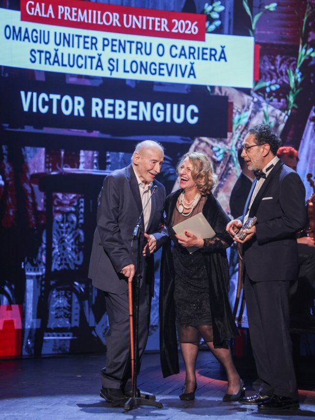 Victor Rebengiuc, apariție de senzație la 93 de ani pe scena Teatrului Odeon. A primit Omagiul UNITER pentru o carieră strălucită și longevivă. Discursului său nu i-a lipsit umorul