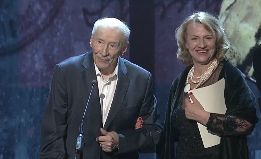 Victor Rebengiuc, apariție de senzație la 93 de ani pe scena Teatrului Odeon. A primit Omagiul UNITER pentru o carieră strălucită și longevivă. A amintit de regretații săi colegi