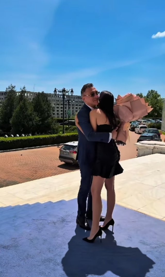 Mayra, fiica lui Ilie Dumitrescu a absolvit facultatea. Ce frumoasă este mezina familiei. Acesta-și-a exprimat public mândria