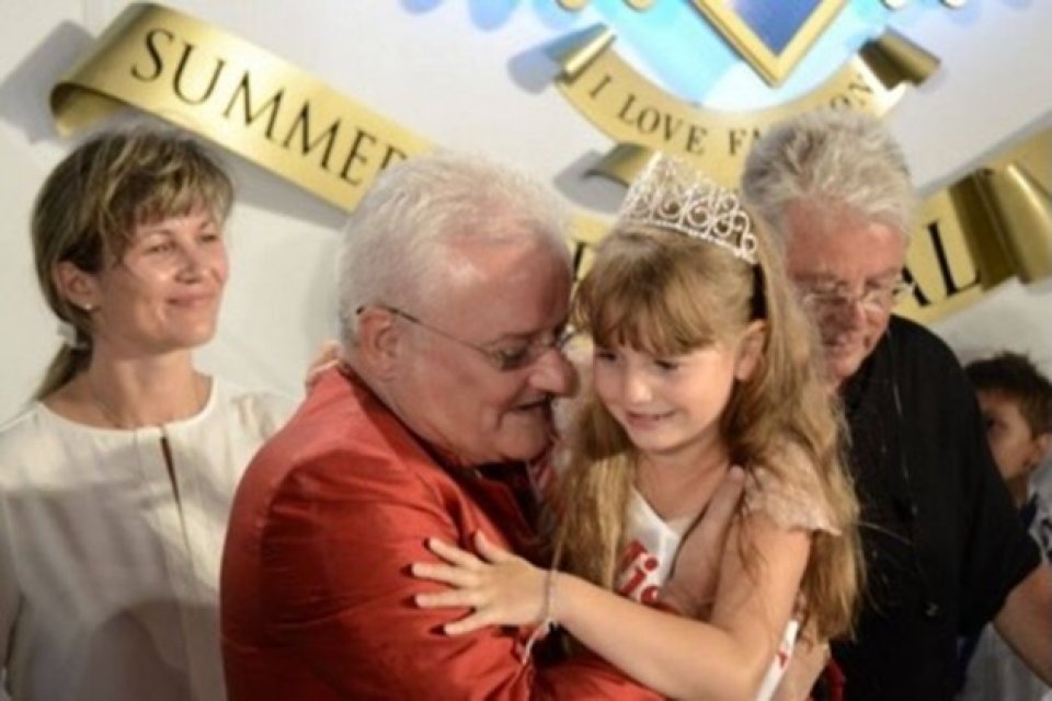 Irina Columbeanu nu a uitat de tatăl ei. Cum l-a surprins la aniversarea celor 69 de ani: „Mereu vei fi eroul meu”. Tânăra îl vizitează la azil de câte ori are ocazia