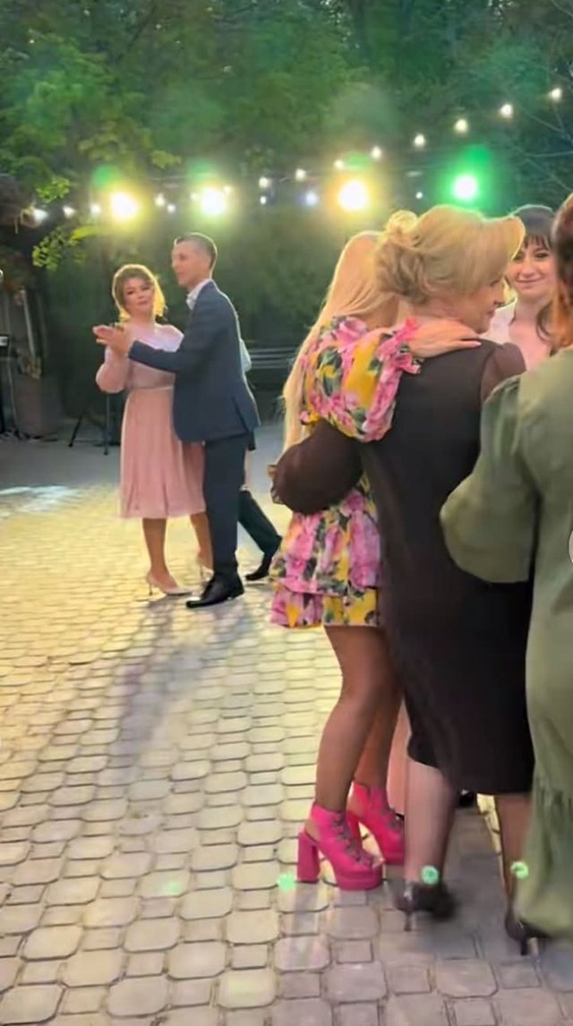 "Tanti" Ludmila, apariție de senzație la aproape 70 de ani. Se vede clar că mama lui Dan Bălan sfidează vârsta din buletin. Pare că a descoperit secretul tinereții fără bătrânețe