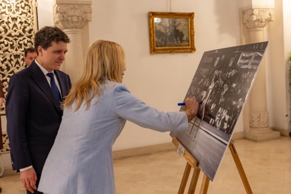 Nadia Comăneci a fost decorată de Nicușor Dan cu Ordinul "Steaua României". "Sportul vorbește aceeași limbă". Fosta gimnastă are acum 64 de ani